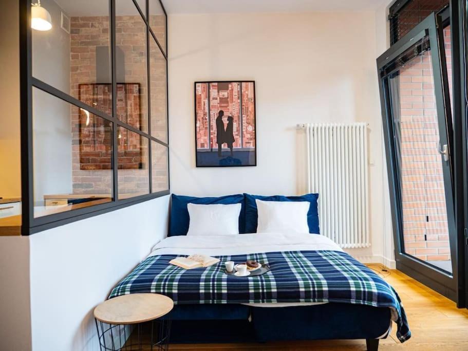 Chic Apartment In Historic Koneser Area Warsaw Exterior photo